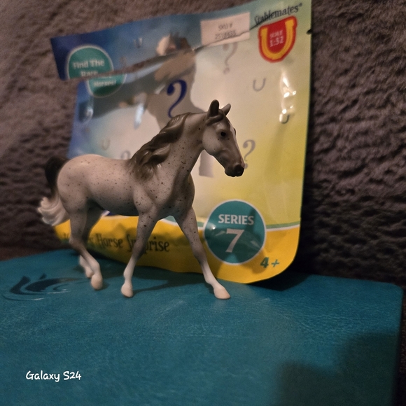 Breyer Stablemate Mystery Horse Series 7 - Picture 2 of 6